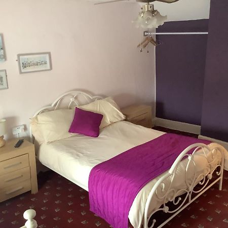 The Bell Inn Cheltenham Extérieur photo