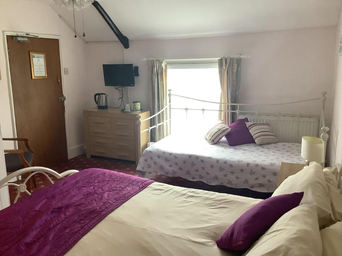 The Bell Inn Cheltenham Extérieur photo